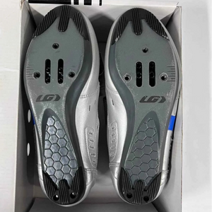 Louis Garneau Unisex Roady 2 Road Cycling Shoes Ergo Air in Silver with Blue Accents Showing Bottom View Cleat Attachment Points in Retail Box  | ScoutTech Outfitters Retail Store