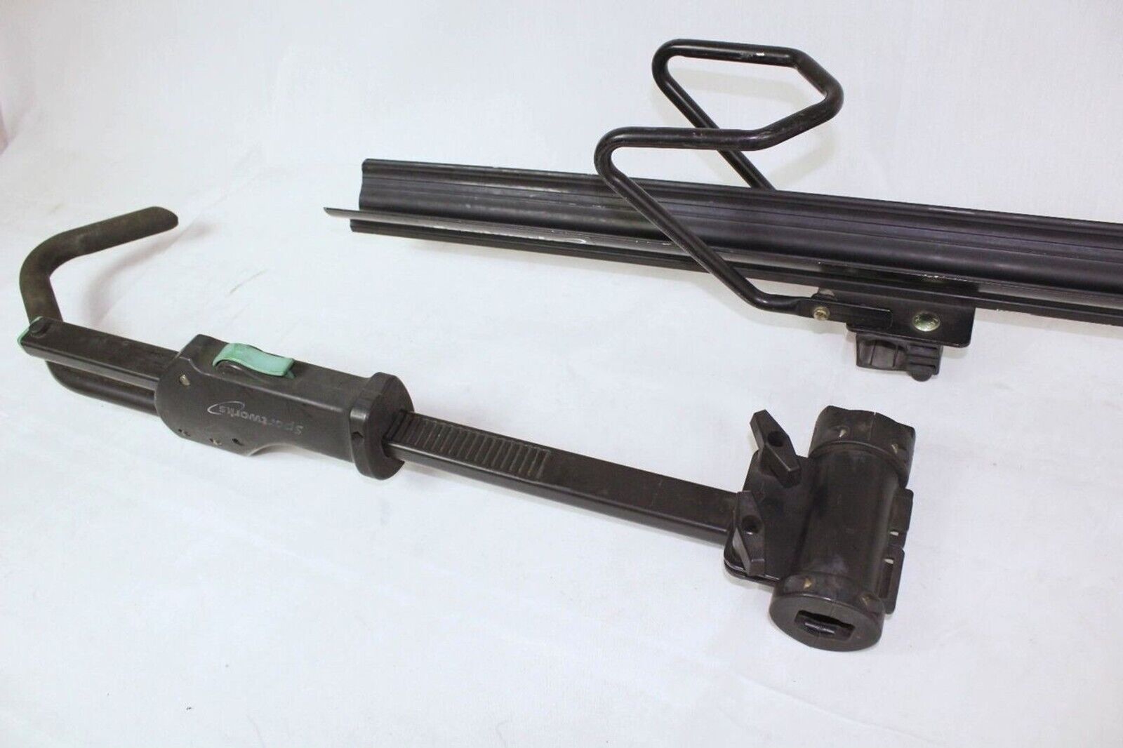 Sportworks Bob Ratchet Upright Quick Load Roof Mount Single Bike Rack #250150 - ScoutTech