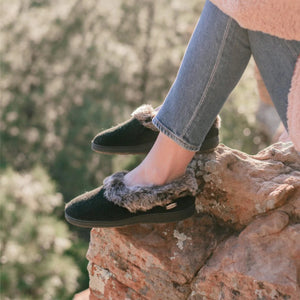 Acorn Women's Faux Fur Chinchilla Collar Slippers in Black | ScoutTech Outfitters