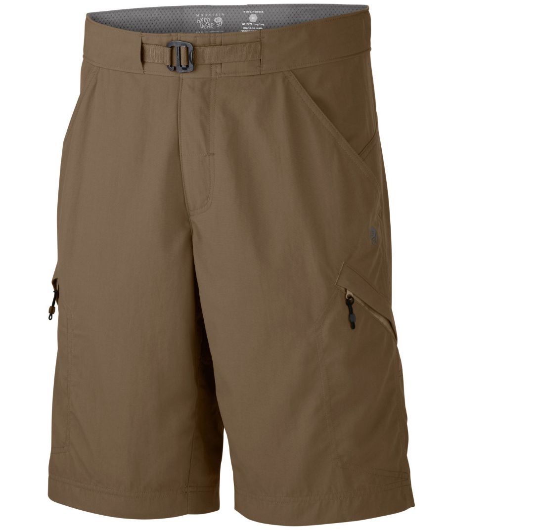 What to wear hiking: shorts or pants?